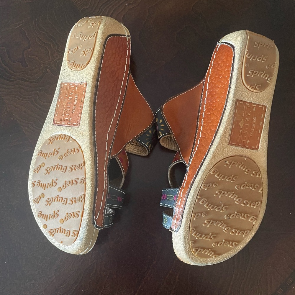 L'ATISTE Brown and Black Sandals with Decorative Straps - Picture 3 of 4